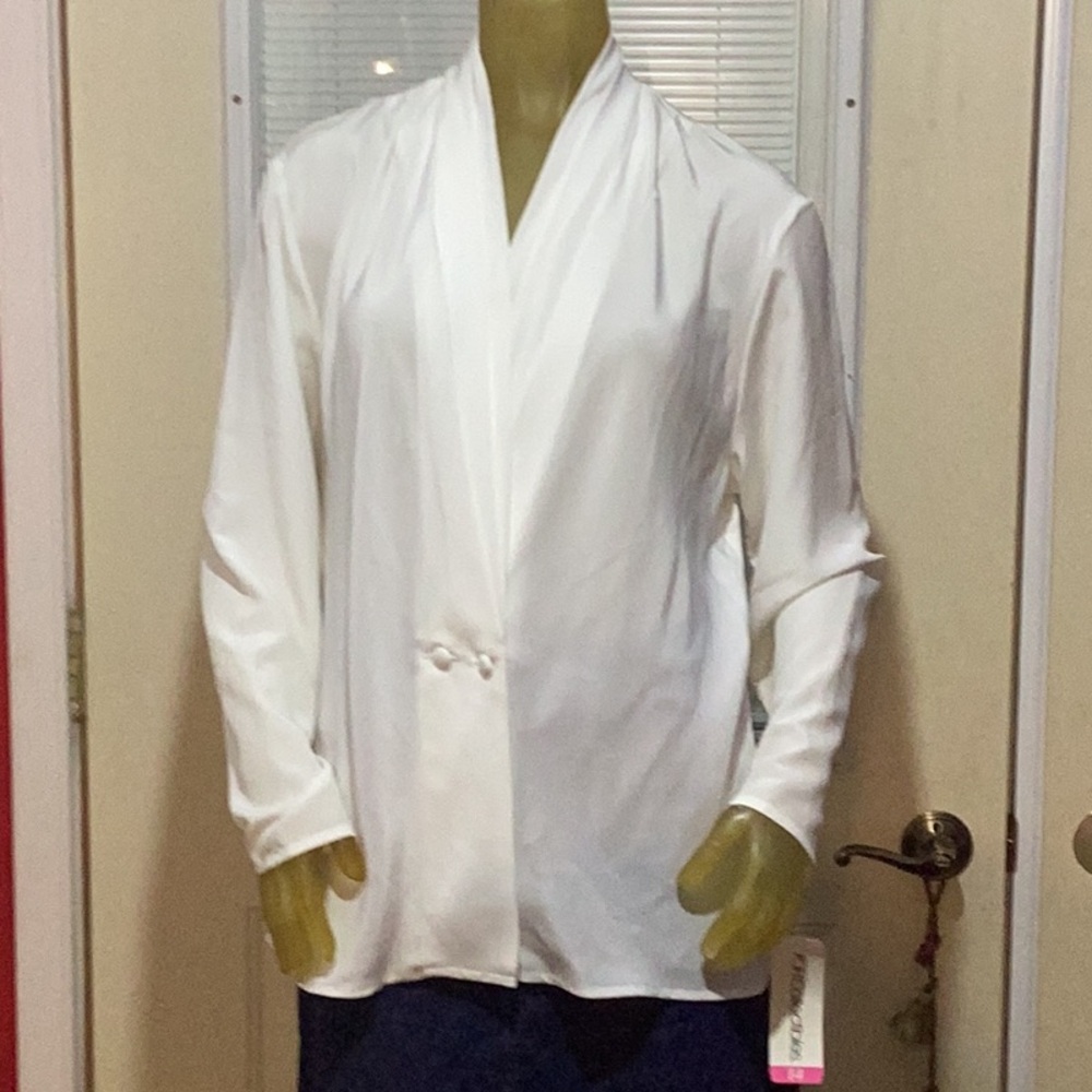NWT JH Collectibles elegant white blouse
